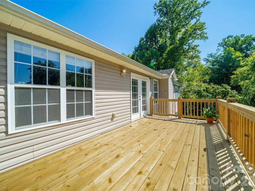151 Willard Lane, Hendersonville, NC 28792.  MLS# CAR4281738, YatesRealty ID 4690. Brand new deck