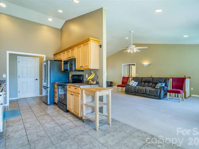 151 Willard Lane, Hendersonville, NC 28792.  MLS# CAR4281738, YatesRealty ID 4690. Kitchen