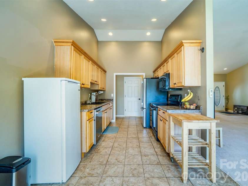 151 Willard Lane, Hendersonville, NC 28792.  MLS# CAR4281738, YatesRealty ID 4690. Kitchen 