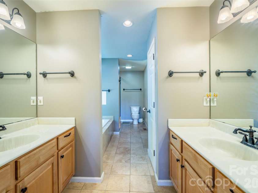 151 Willard Lane, Hendersonville, NC 28792.  MLS# CAR4281738, YatesRealty ID 4690. Primary ensuite