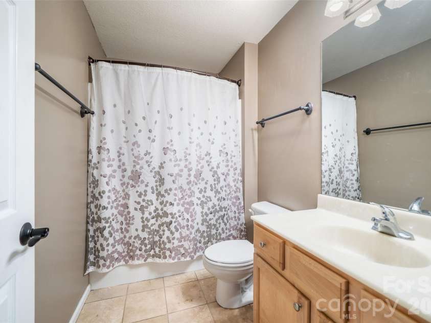 151 Willard Lane, Hendersonville, NC 28792.  MLS# CAR4281738, YatesRealty ID 4690. Second full bathroom