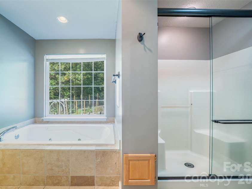 151 Willard Lane, Hendersonville, NC 28792.  MLS# CAR4281738, YatesRealty ID 4690. Shower and soaking tub