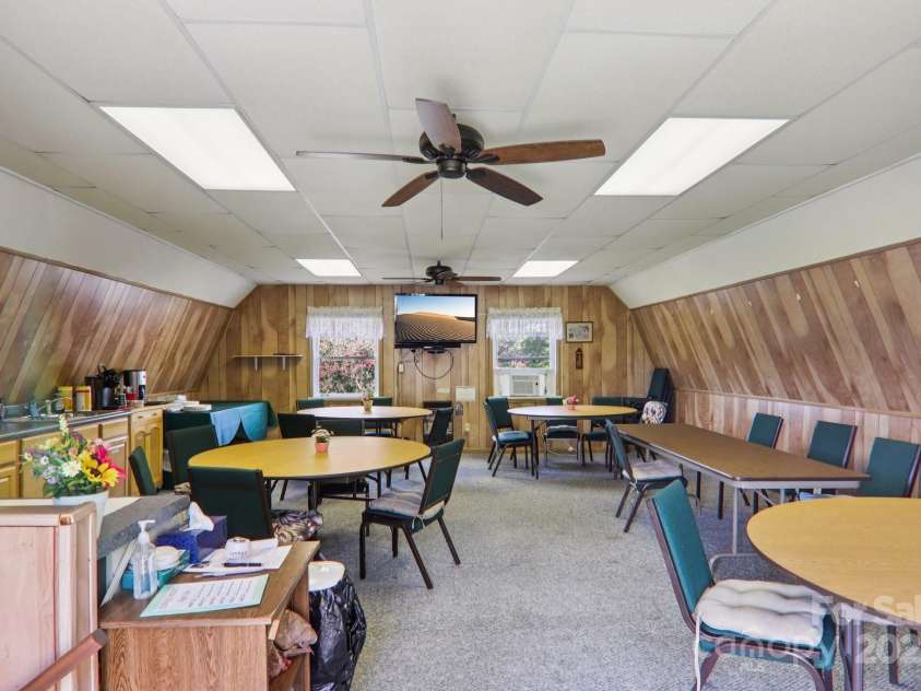 302 Meadowbrook Court, Hendersonville, NC 28792.  MLS# CAR4322071, YatesRealty ID 4691. 