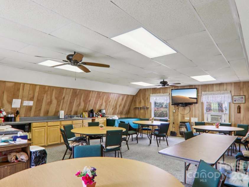 302 Meadowbrook Court, Hendersonville, NC 28792.  MLS# CAR4322071, YatesRealty ID 4691. 