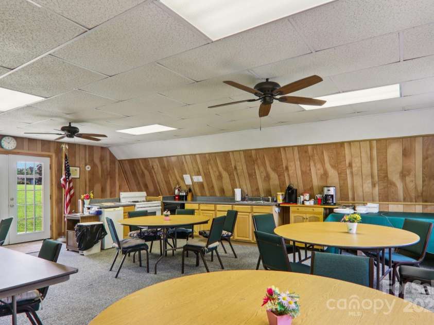 302 Meadowbrook Court, Hendersonville, NC 28792.  MLS# CAR4322071, YatesRealty ID 4691. 