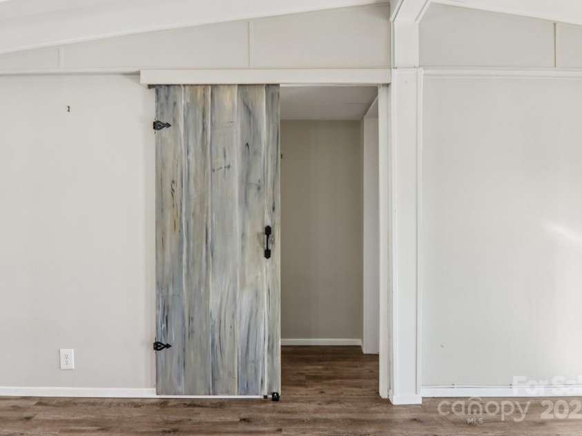 302 Meadowbrook Court, Hendersonville, NC 28792.  MLS# CAR4322071, YatesRealty ID 4691. 