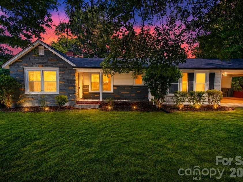 1224 Glenwood Avenue, Salisbury, NC 28146.  MLS# CAR4418498, YatesRealty ID 46912. 
