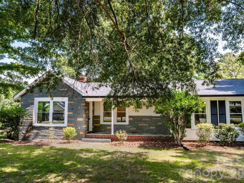1224 Glenwood Avenue, Salisbury, NC 28146.  MLS# CAR4418498, YatesRealty ID 46912. 