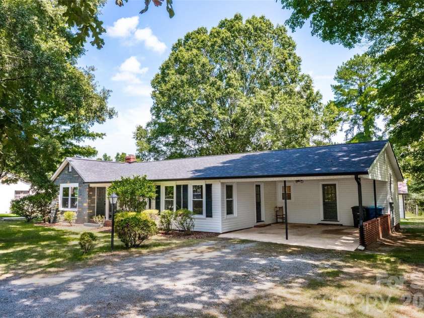 1224 Glenwood Avenue, Salisbury, NC 28146.  MLS# CAR4418498, YatesRealty ID 46912. 
