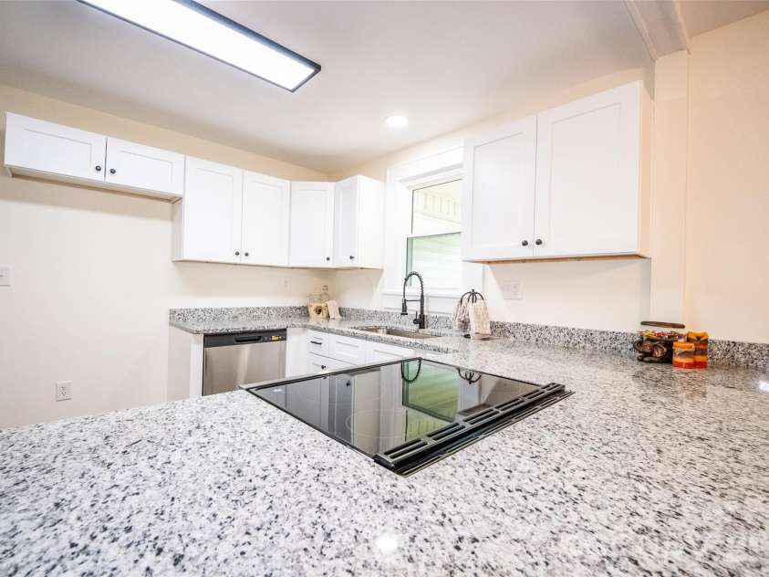 1224 Glenwood Avenue, Salisbury, NC 28146.  MLS# CAR4418498, YatesRealty ID 46912. 