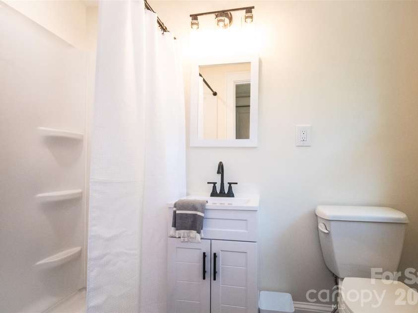 1224 Glenwood Avenue, Salisbury, NC 28146.  MLS# CAR4418498, YatesRealty ID 46912. 