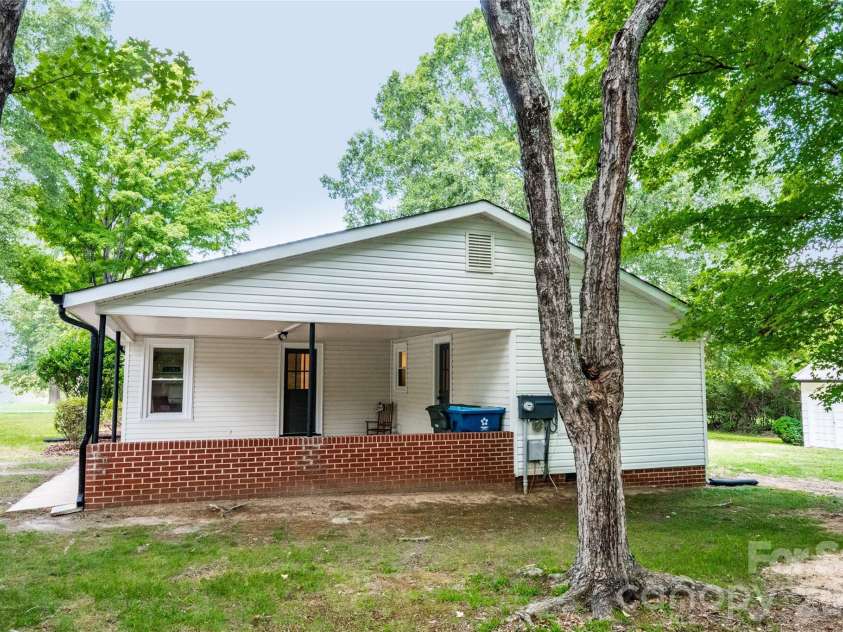 1224 Glenwood Avenue, Salisbury, NC 28146.  MLS# CAR4418498, YatesRealty ID 46912. 
