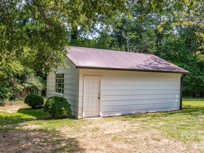 1224 Glenwood Avenue, Salisbury, NC 28146.  MLS# CAR4418498, YatesRealty ID 46912. 