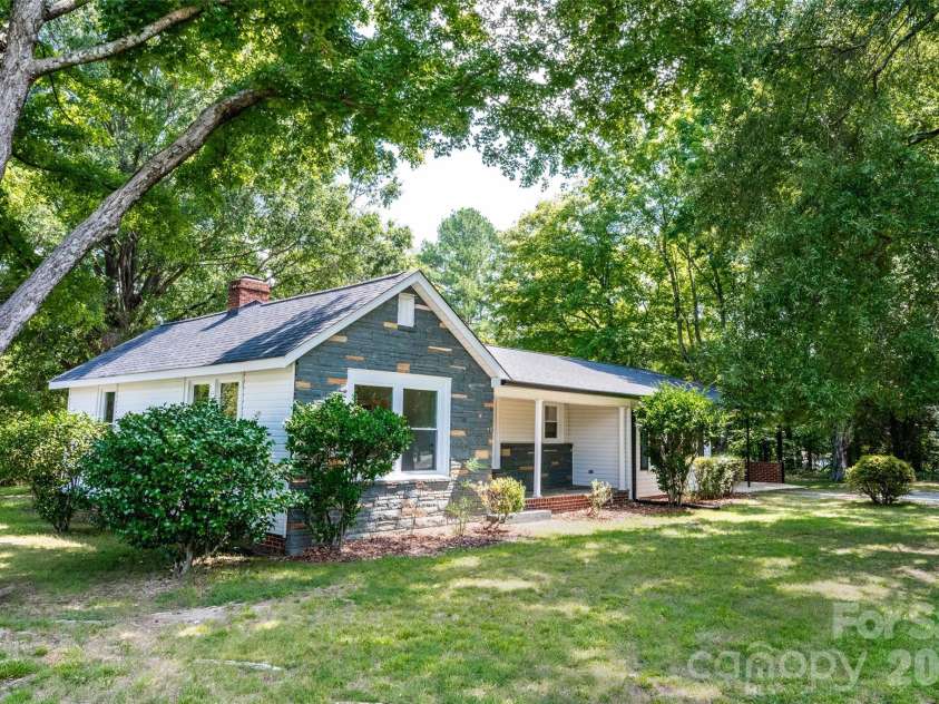 1224 Glenwood Avenue, Salisbury, NC 28146.  MLS# CAR4418498, YatesRealty ID 46912. 