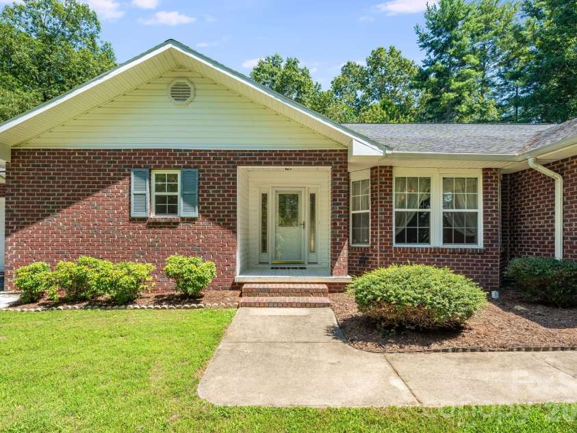 225 Arbor Lane, Hendersonville, NC 28791.  MLS# CAR4418437, YatesRealty ID 46913. 