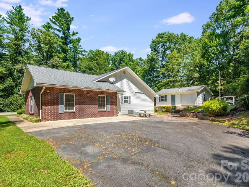 225 Arbor Lane, Hendersonville, NC 28791.  MLS# CAR4418437, YatesRealty ID 46913. 