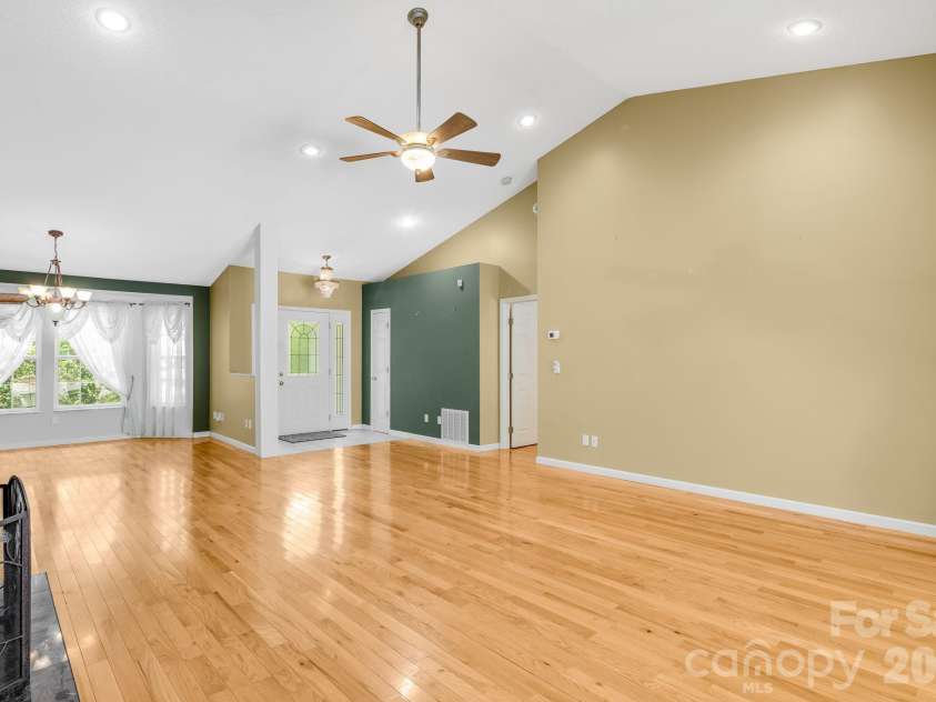 225 Arbor Lane, Hendersonville, NC 28791.  MLS# CAR4418437, YatesRealty ID 46913. 
