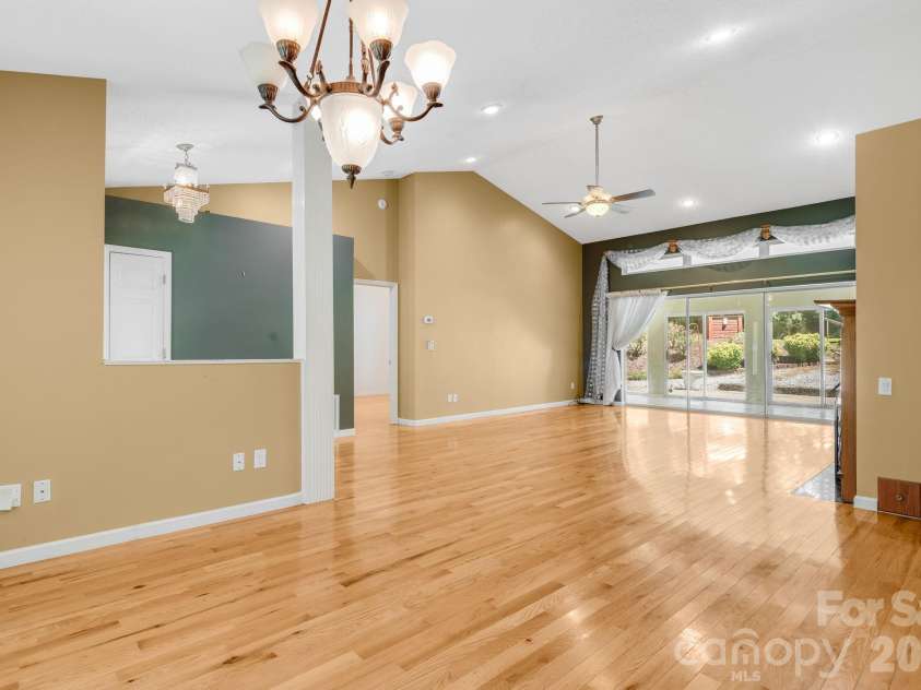 225 Arbor Lane, Hendersonville, NC 28791.  MLS# CAR4418437, YatesRealty ID 46913. 