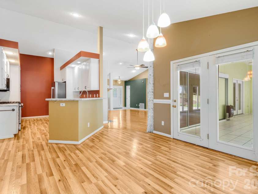 225 Arbor Lane, Hendersonville, NC 28791.  MLS# CAR4418437, YatesRealty ID 46913. 