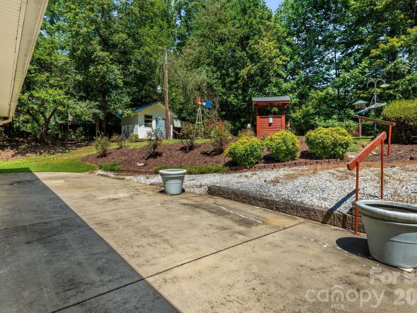 225 Arbor Lane, Hendersonville, NC 28791.  MLS# CAR4418437, YatesRealty ID 46913. 