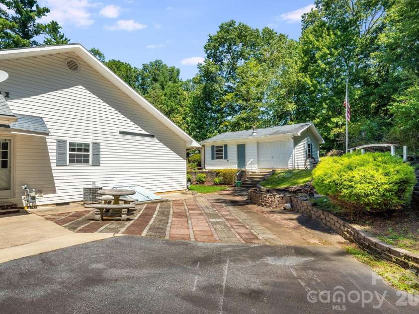225 Arbor Lane, Hendersonville, NC 28791.  MLS# CAR4418437, YatesRealty ID 46913. 