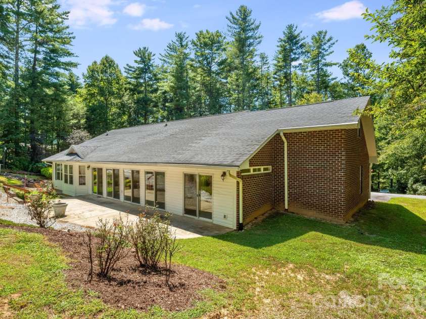 225 Arbor Lane, Hendersonville, NC 28791.  MLS# CAR4418437, YatesRealty ID 46913. 