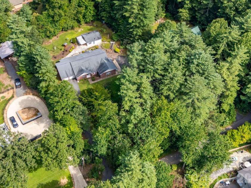 225 Arbor Lane, Hendersonville, NC 28791.  MLS# CAR4418437, YatesRealty ID 46913. 