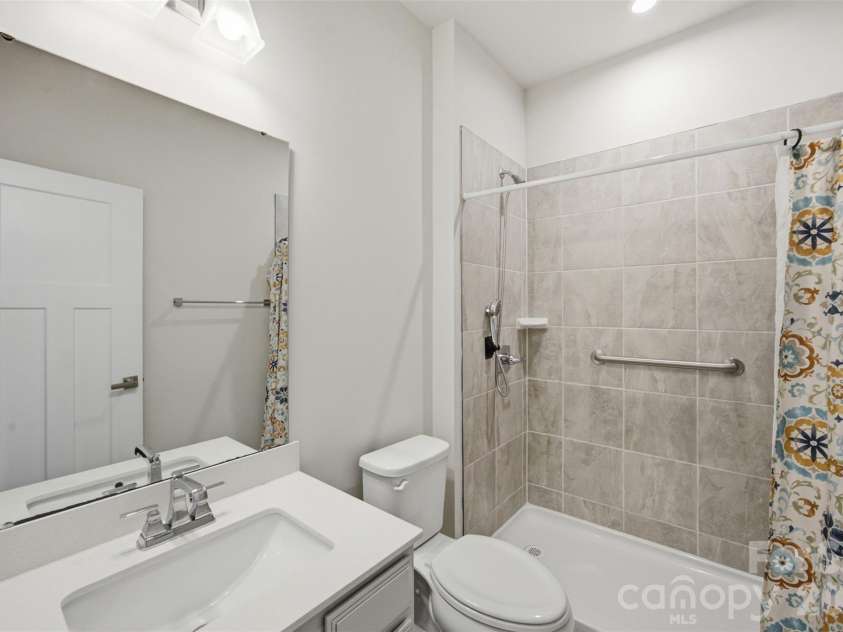 6428 Cambridge Drive, Harrisburg, NC 28075.  MLS# CAR4411916, YatesRealty ID 46914. Main level full bath