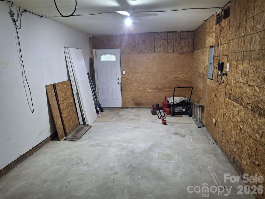204 Scottlynn Drive, Asheville, NC 28806.  MLS# CAR4417131, YatesRealty ID 46916. Garage
