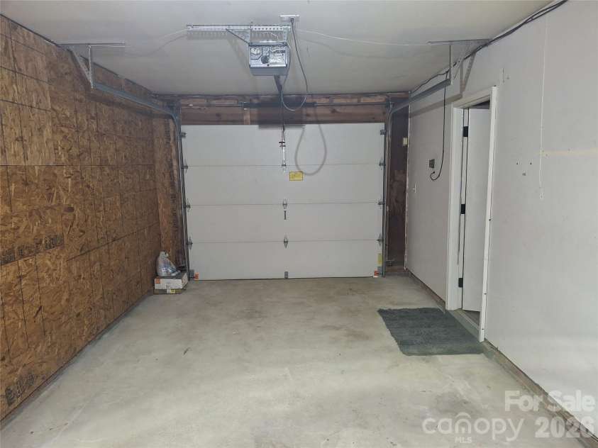 204 Scottlynn Drive, Asheville, NC 28806.  MLS# CAR4417131, YatesRealty ID 46916. Gargae
