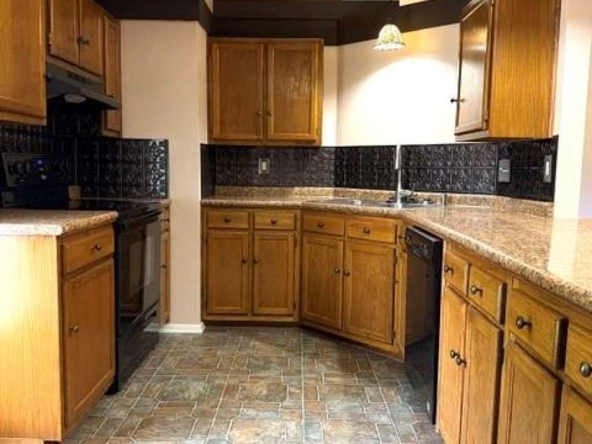 204 Scottlynn Drive, Asheville, NC 28806.  MLS# CAR4417131, YatesRealty ID 46916. Kitchen