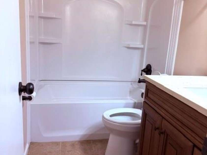 204 Scottlynn Drive, Asheville, NC 28806.  MLS# CAR4417131, YatesRealty ID 46916. Primary bathroom