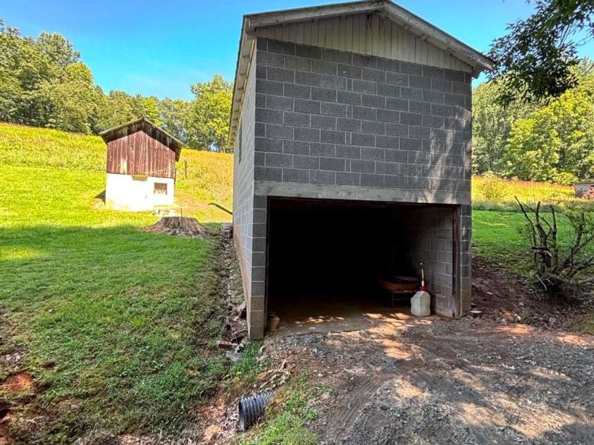 377 Sam Gouge Road, Bakersville, NC 28705.  MLS# CAR4418289, YatesRealty ID 46918. 