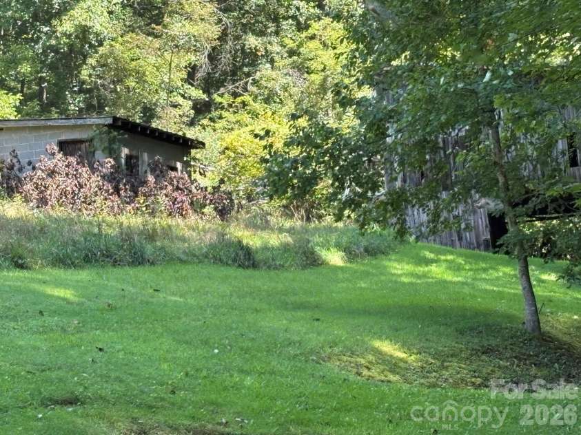 377 Sam Gouge Road, Bakersville, NC 28705.  MLS# CAR4418289, YatesRealty ID 46918. 
