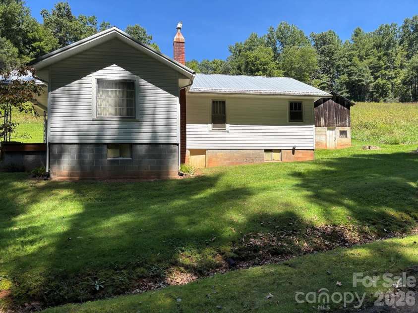 377 Sam Gouge Road, Bakersville, NC 28705.  MLS# CAR4418289, YatesRealty ID 46918. 