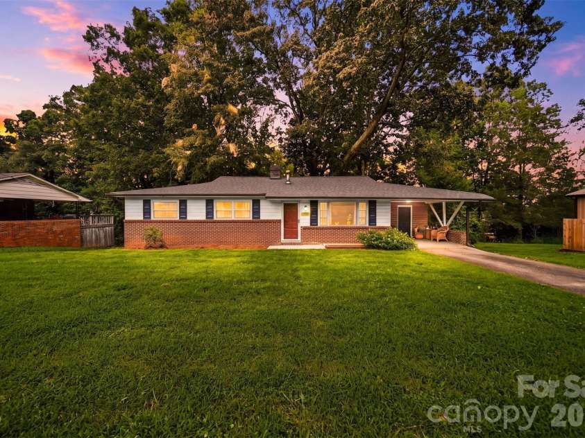 1920 30th Street, Hickory, NC 28601.  MLS# CAR4416292, YatesRealty ID 46919. 