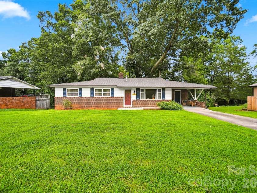 1920 30th Street, Hickory, NC 28601.  MLS# CAR4416292, YatesRealty ID 46919. 