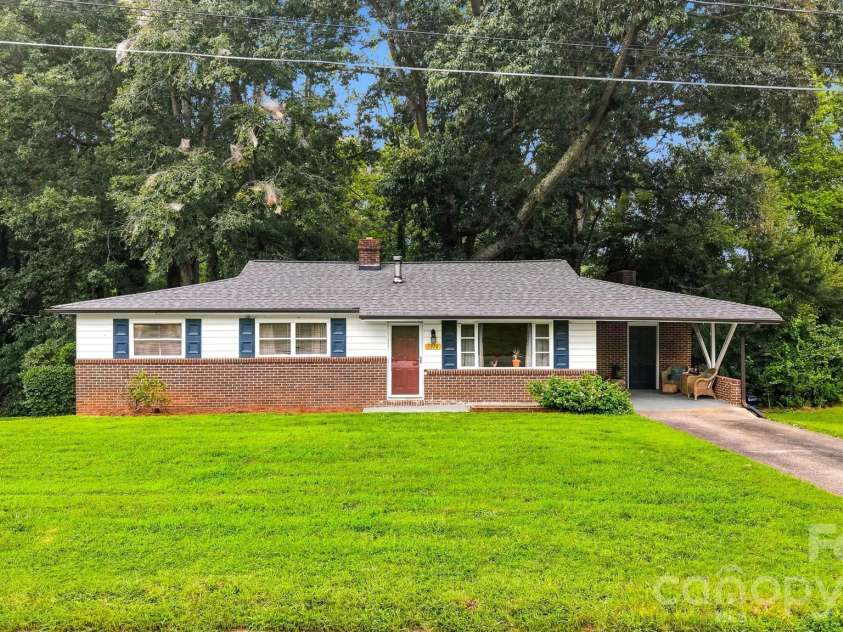 1920 30th Street, Hickory, NC 28601.  MLS# CAR4416292, YatesRealty ID 46919. 