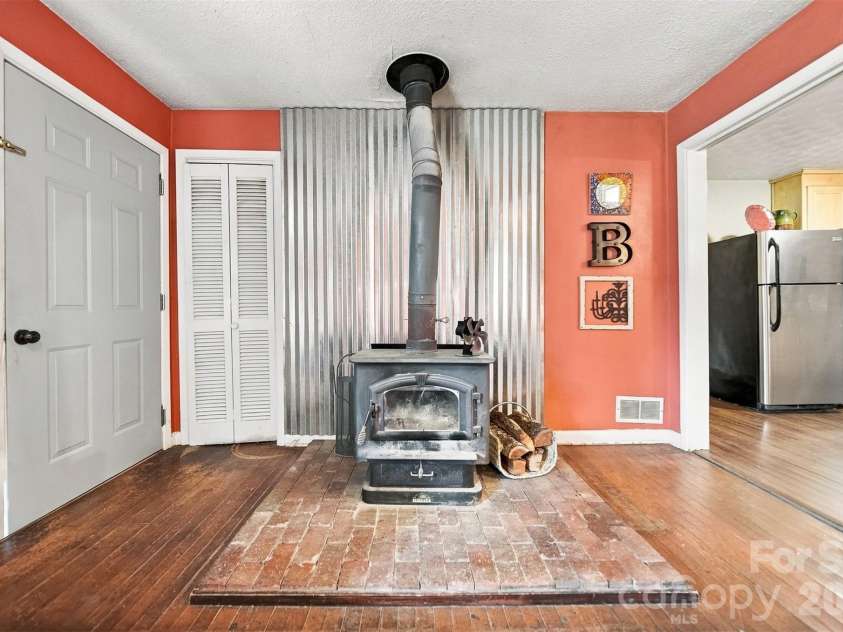 1920 30th Street, Hickory, NC 28601.  MLS# CAR4416292, YatesRealty ID 46919. 