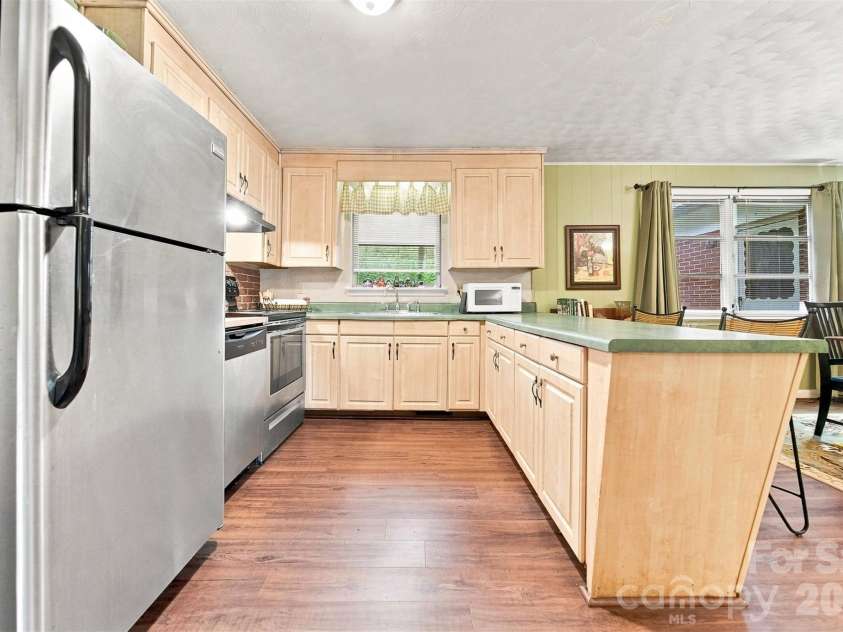1920 30th Street, Hickory, NC 28601.  MLS# CAR4416292, YatesRealty ID 46919. 