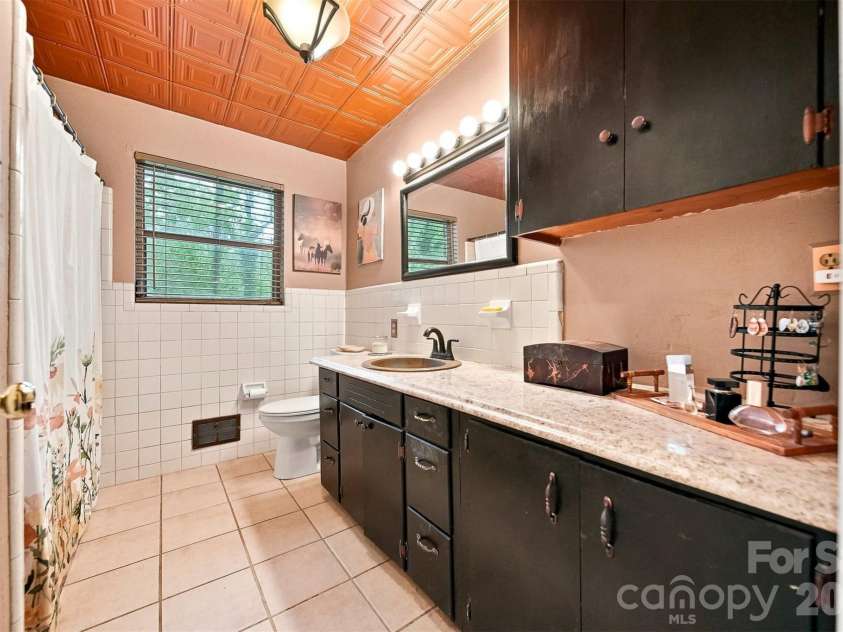 1920 30th Street, Hickory, NC 28601.  MLS# CAR4416292, YatesRealty ID 46919. 