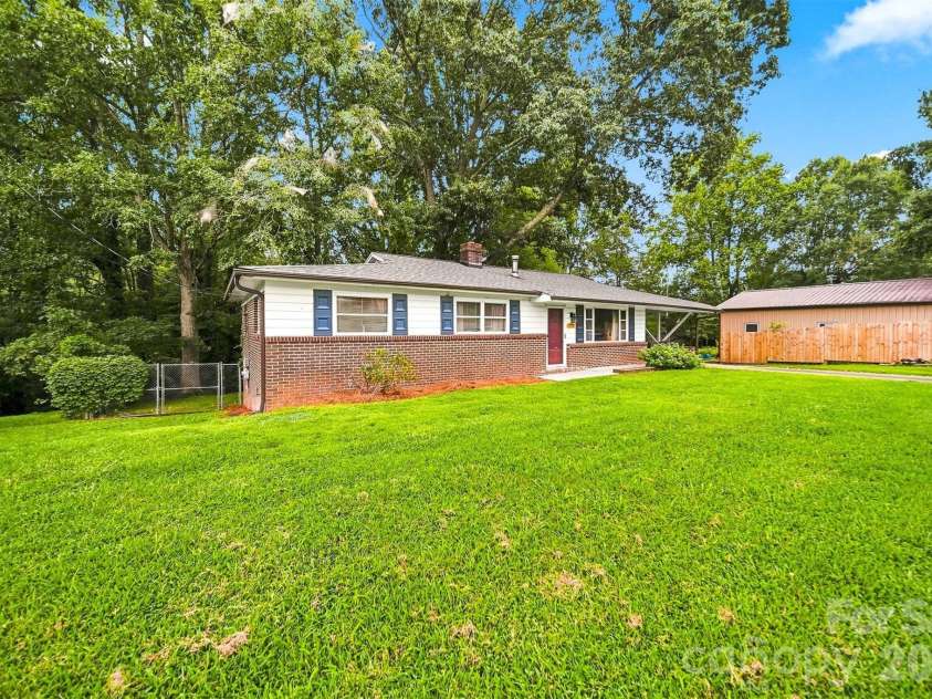 1920 30th Street, Hickory, NC 28601.  MLS# CAR4416292, YatesRealty ID 46919. 