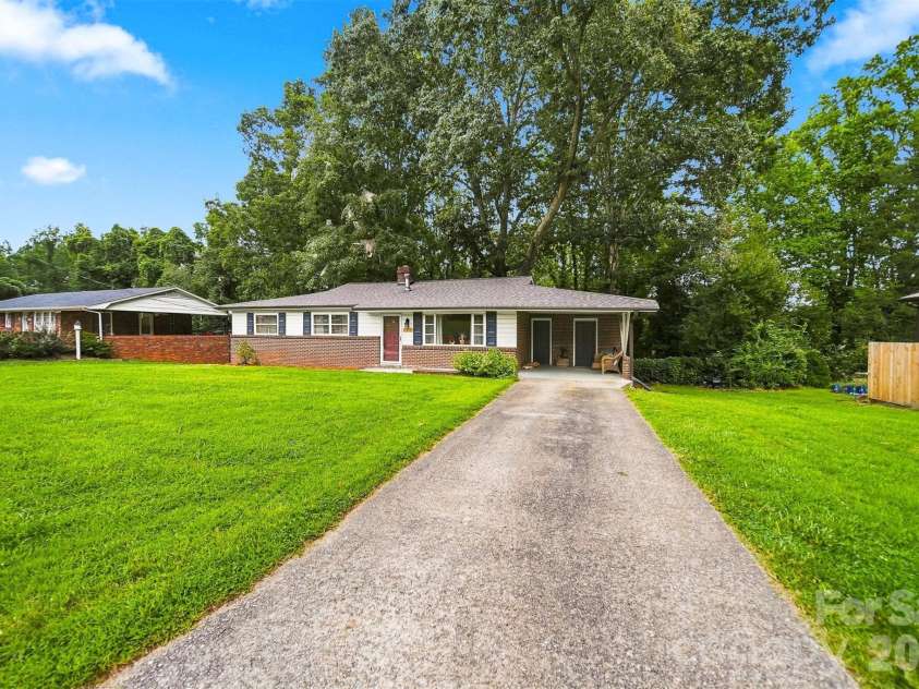 1920 30th Street, Hickory, NC 28601.  MLS# CAR4416292, YatesRealty ID 46919. 