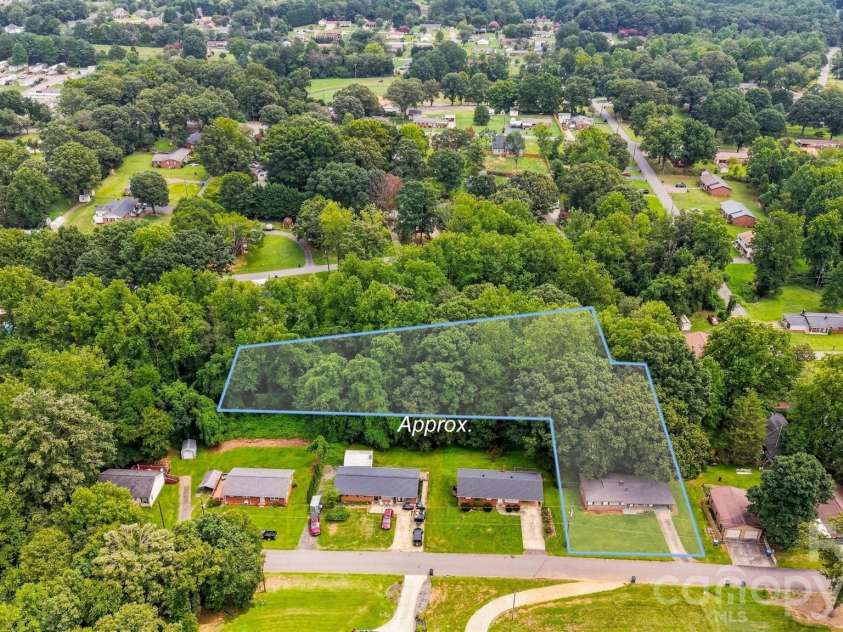 1920 30th Street, Hickory, NC 28601.  MLS# CAR4416292, YatesRealty ID 46919. 