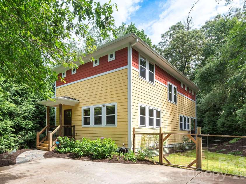 15 Riverlink Lane, Asheville, NC 28806.  MLS# CAR4417992, YatesRealty ID 46922. 15 Riverlink Lane