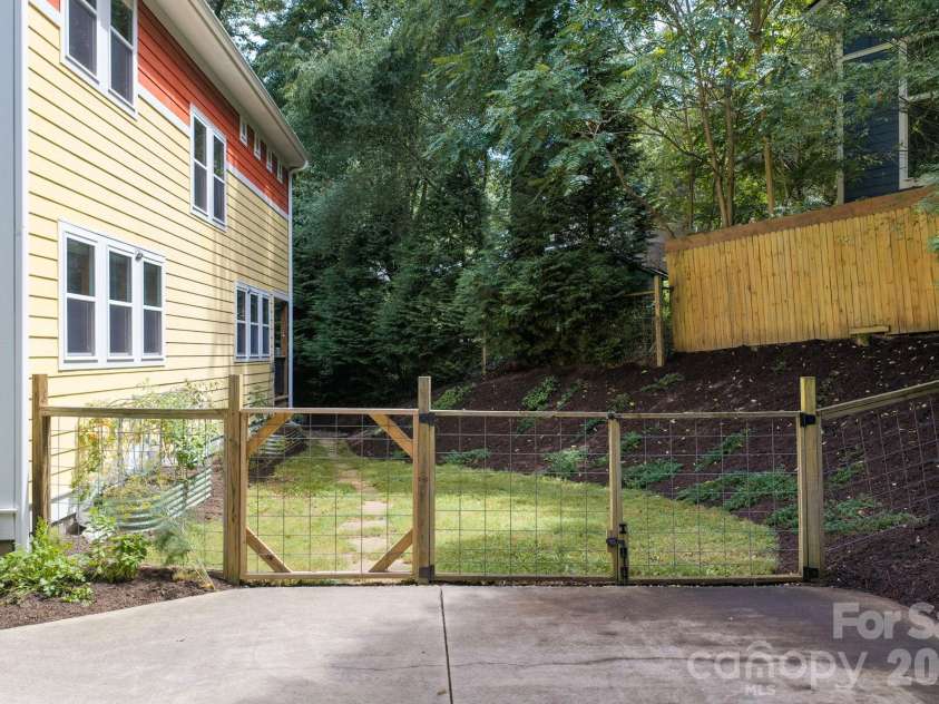 15 Riverlink Lane, Asheville, NC 28806.  MLS# CAR4417992, YatesRealty ID 46922. Fully Fenced Backyard