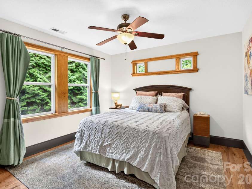 15 Riverlink Lane, Asheville, NC 28806.  MLS# CAR4417992, YatesRealty ID 46922. Neutral Interior Paint Colors