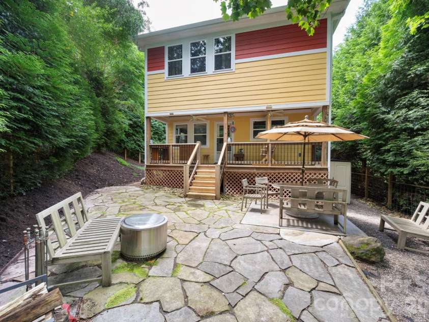 15 Riverlink Lane, Asheville, NC 28806.  MLS# CAR4417992, YatesRealty ID 46922. Spacious Stone Patio