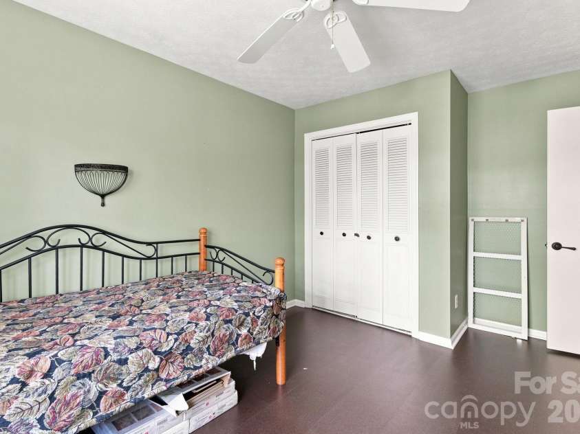 98 Laurelwood Circle, Hendersonville, NC 28791.  MLS# CAR4412946, YatesRealty ID 46924. 