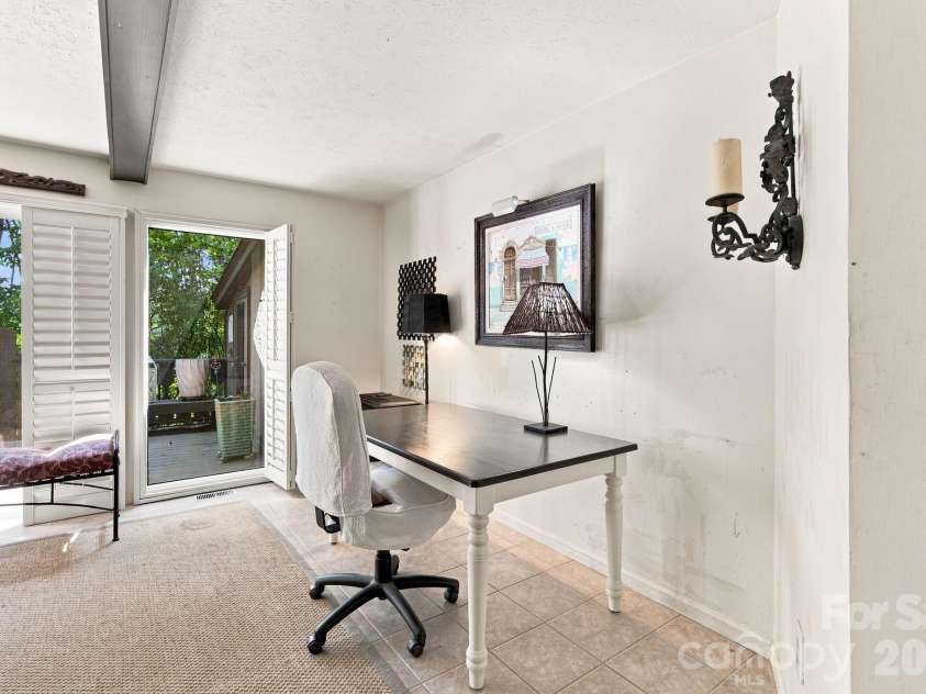 98 Laurelwood Circle, Hendersonville, NC 28791.  MLS# CAR4412946, YatesRealty ID 46924. Dining/Optional Use Area